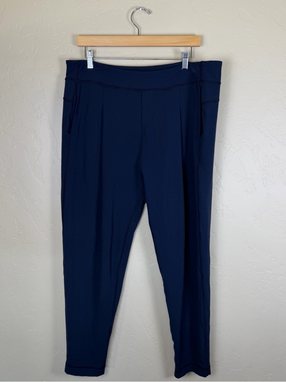 Lululemon Women's Navy Blue Activewear Pants Size 12